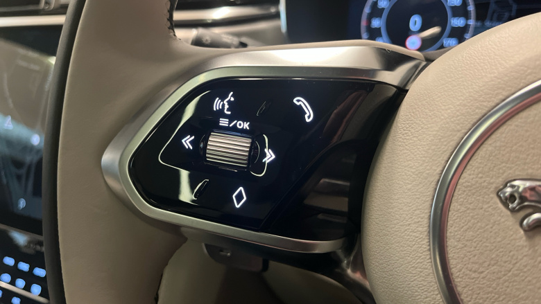 Jaguar F-Pace 2.0 D200 R-Dynamic SE Black 5dr Auto AWD Diesel Estate